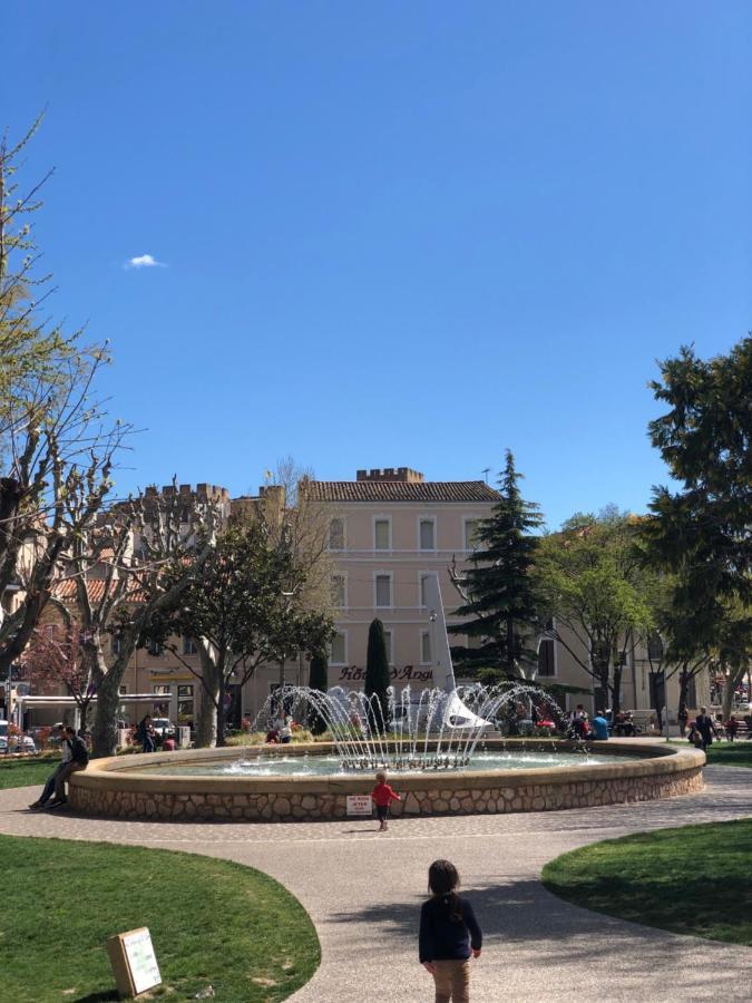 Apartamento Le Panoramique Salonais Exterior foto